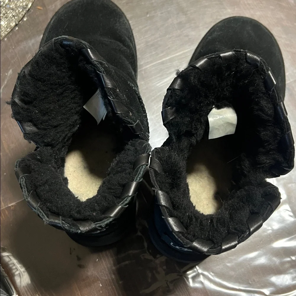 UGG AIDAH MINI  BLACK. Sz 7